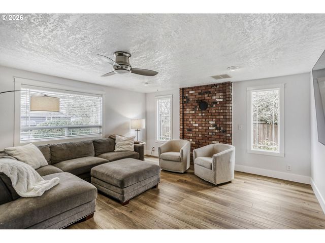 361 Sw 12TH Ave, Canby, OR 97013