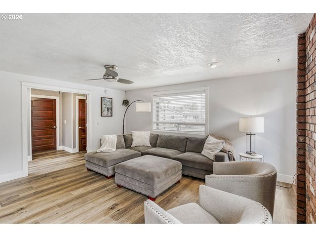 361 Sw 12TH Ave, Canby, OR 97013