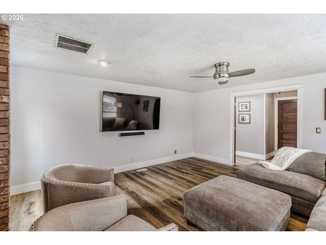 361 Sw 12TH Ave, Canby, OR 97013