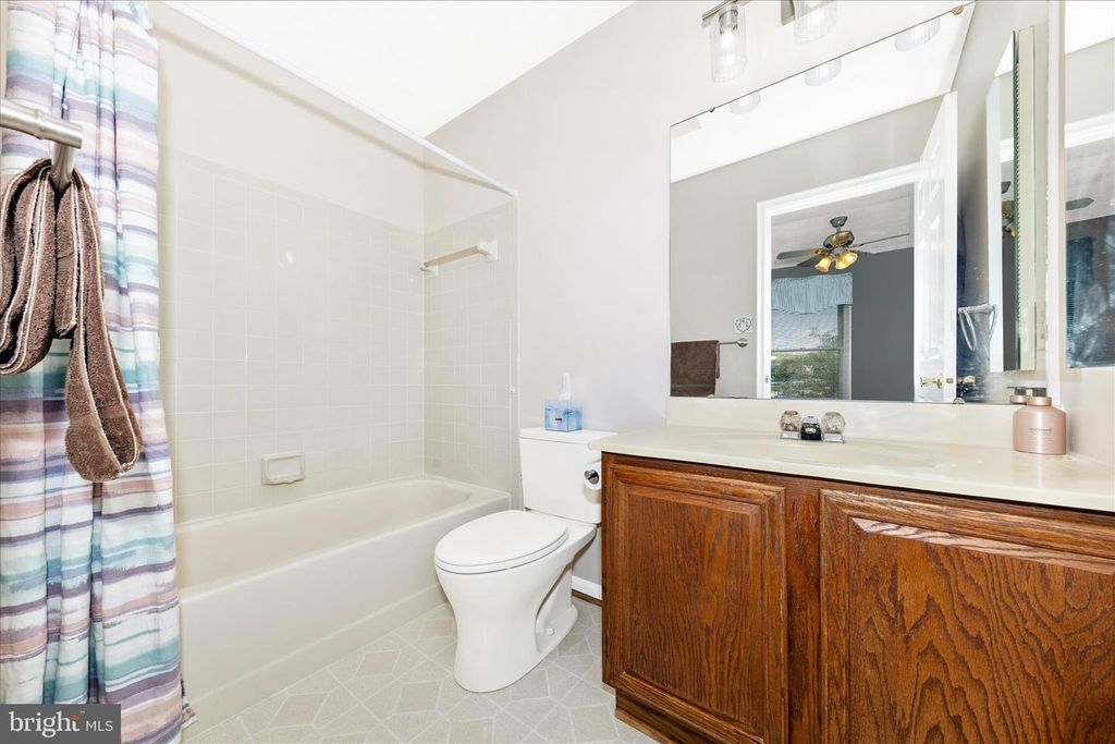 Image 14 of property listing at 12573 CORAL GROVE PL, Germantown, MD 20874