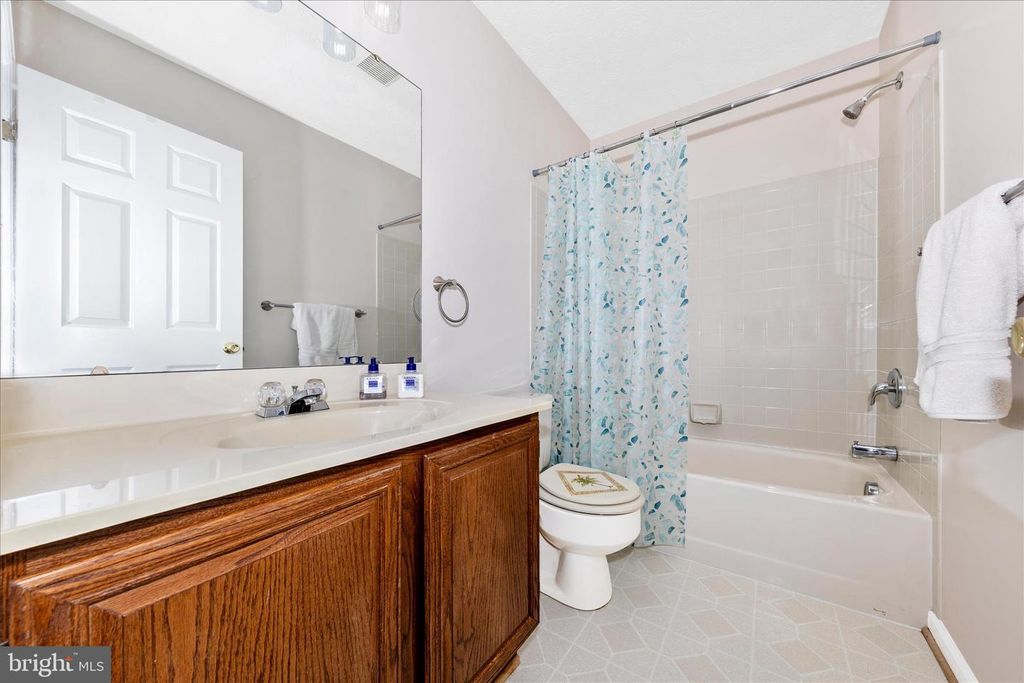 Image 19 of property listing at 12573 CORAL GROVE PL, Germantown, MD 20874