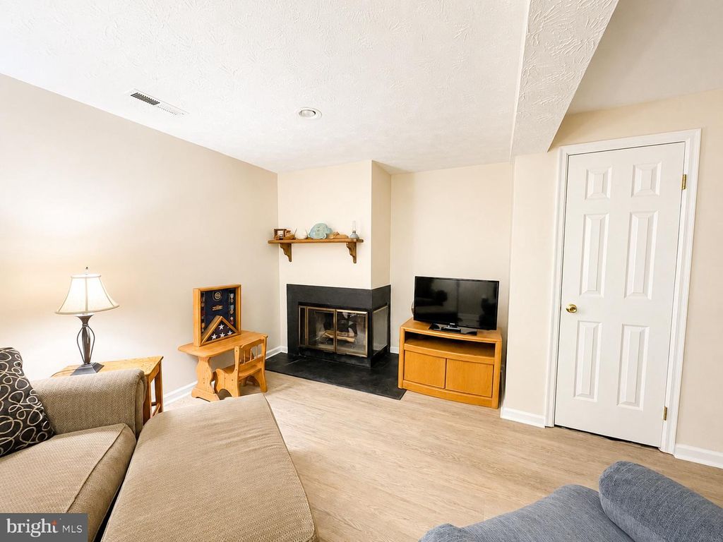 Image 23 of property listing at 12573 CORAL GROVE PL, Germantown, MD 20874