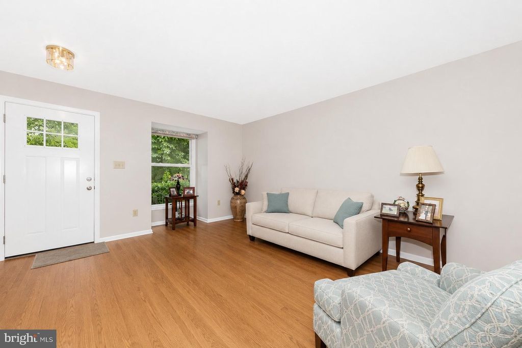 Image 4 of property listing at 12573 CORAL GROVE PL, Germantown, MD 20874