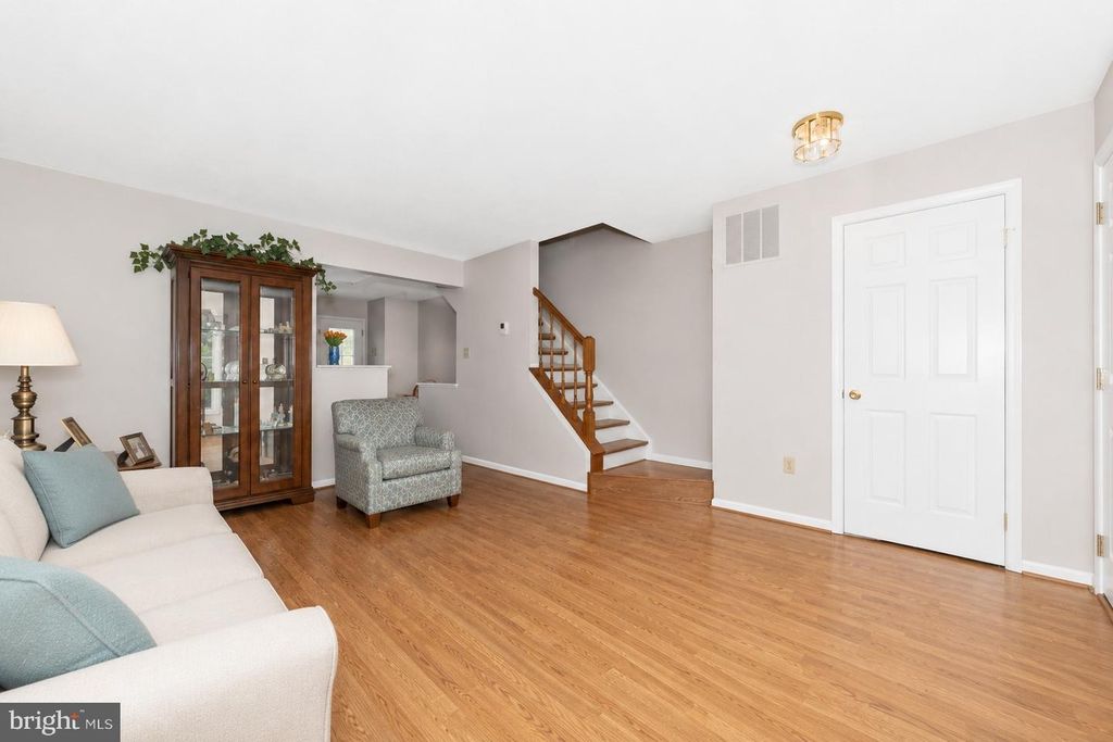 Image 6 of property listing at 12573 CORAL GROVE PL, Germantown, MD 20874