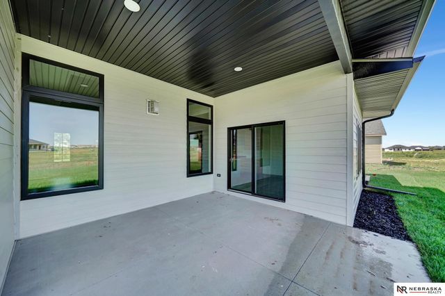 3630 Tree Line Drive, Lincoln, NE 68516