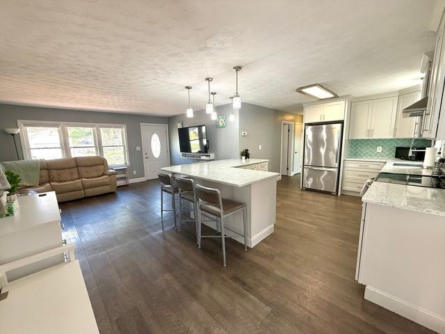 47 Shady Lane Ave, Northborough, MA 01532