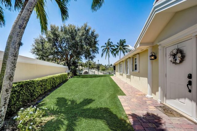 8178 Montserrat Place, Wellington, FL 33414