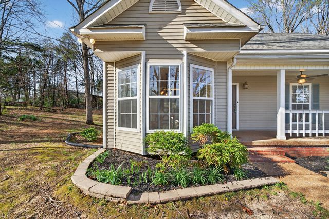 608 Beechtree Ct, Burns, TN 37029