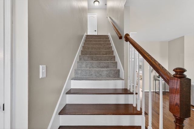 608 Beechtree Ct, Burns, TN 37029
