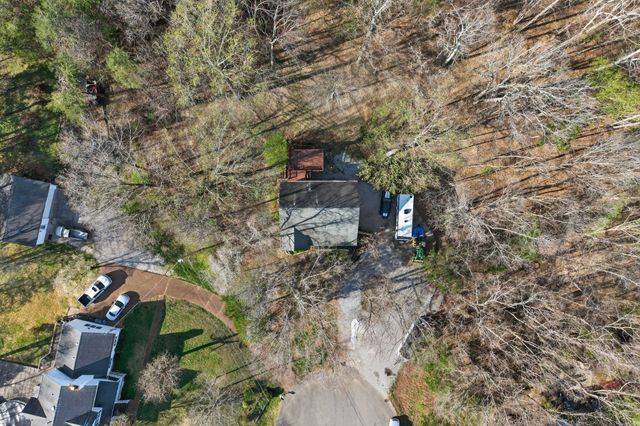 608 Beechtree Ct, Burns, TN 37029