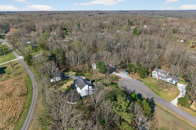 608 Beechtree Ct, Burns, TN 37029