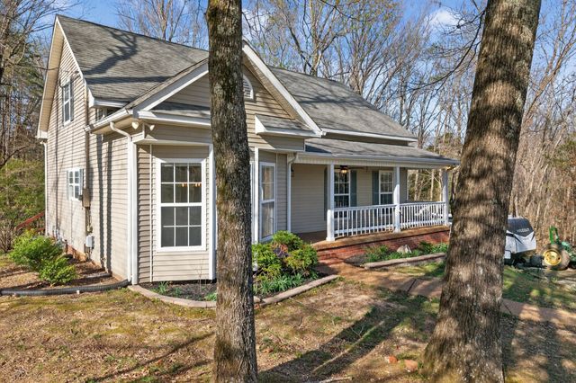 608 Beechtree Ct, Burns, TN 37029