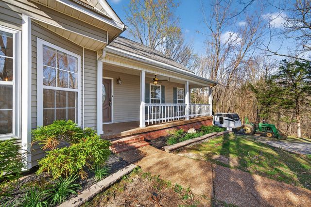 608 Beechtree Ct, Burns, TN 37029