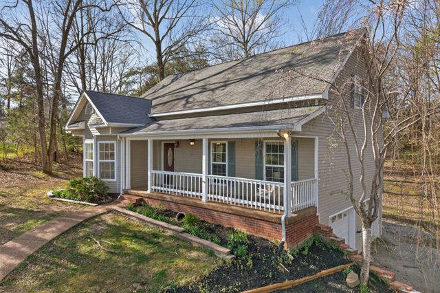 608 Beechtree Ct, Burns, TN 37029