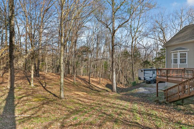 608 Beechtree Ct, Burns, TN 37029