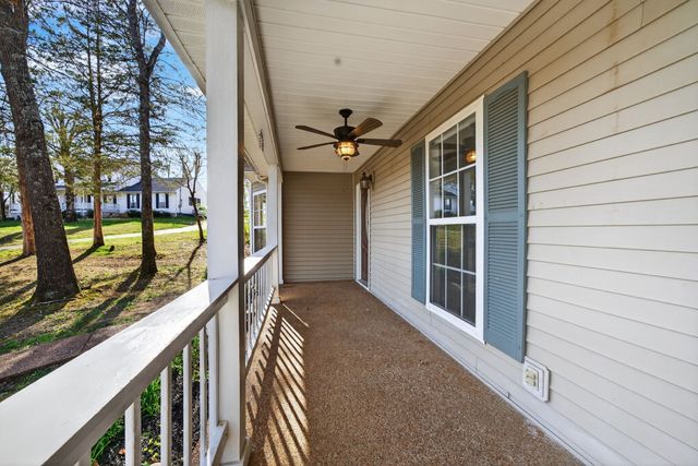 608 Beechtree Ct, Burns, TN 37029