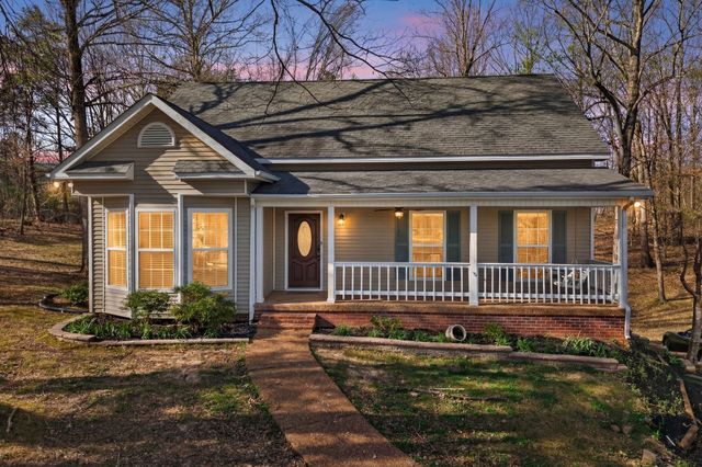 608 Beechtree Ct, Burns, TN 37029