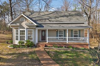 608 Beechtree Ct, Burns, TN 37029