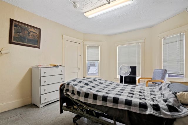 94 Princeton Boulevard, Lowell, MA 01851