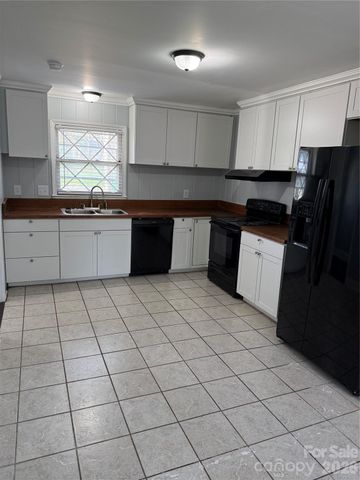 4723 Westcrest Drive, Charlotte, NC 28208