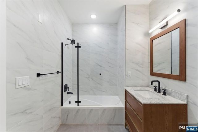 649 38th Street 203, Union City, NJ 07087