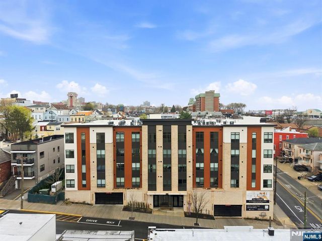 649 38th Street 203, Union City, NJ 07087