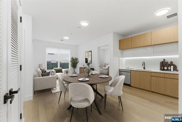 649 38th Street 203, Union City, NJ 07087