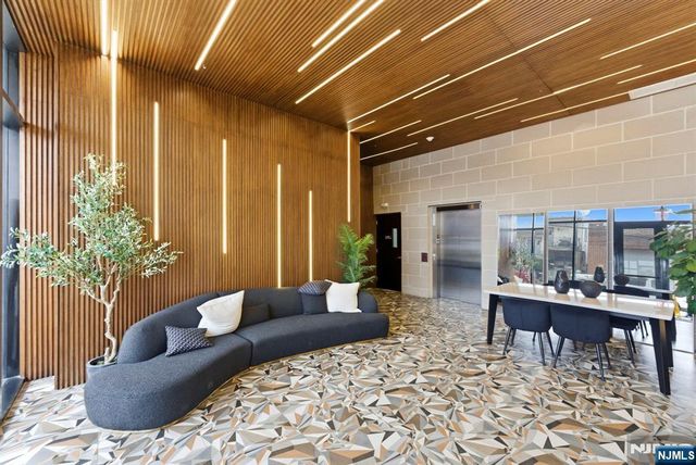 649 38th Street 203, Union City, NJ 07087