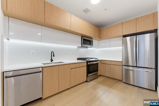 649 38th Street 203, Union City, NJ 07087