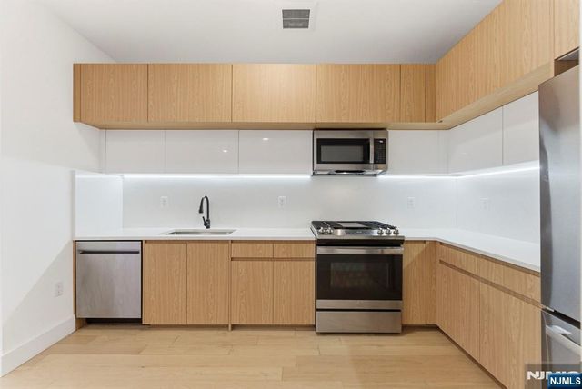 649 38th Street 203, Union City, NJ 07087