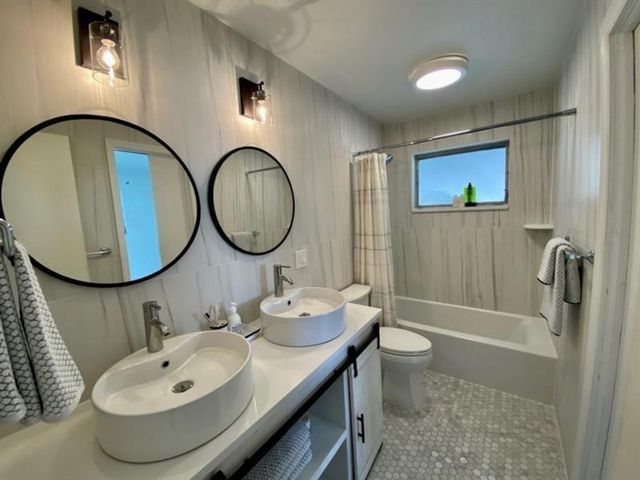 1951 NW 33rd Court, Oakland Park, FL 33309