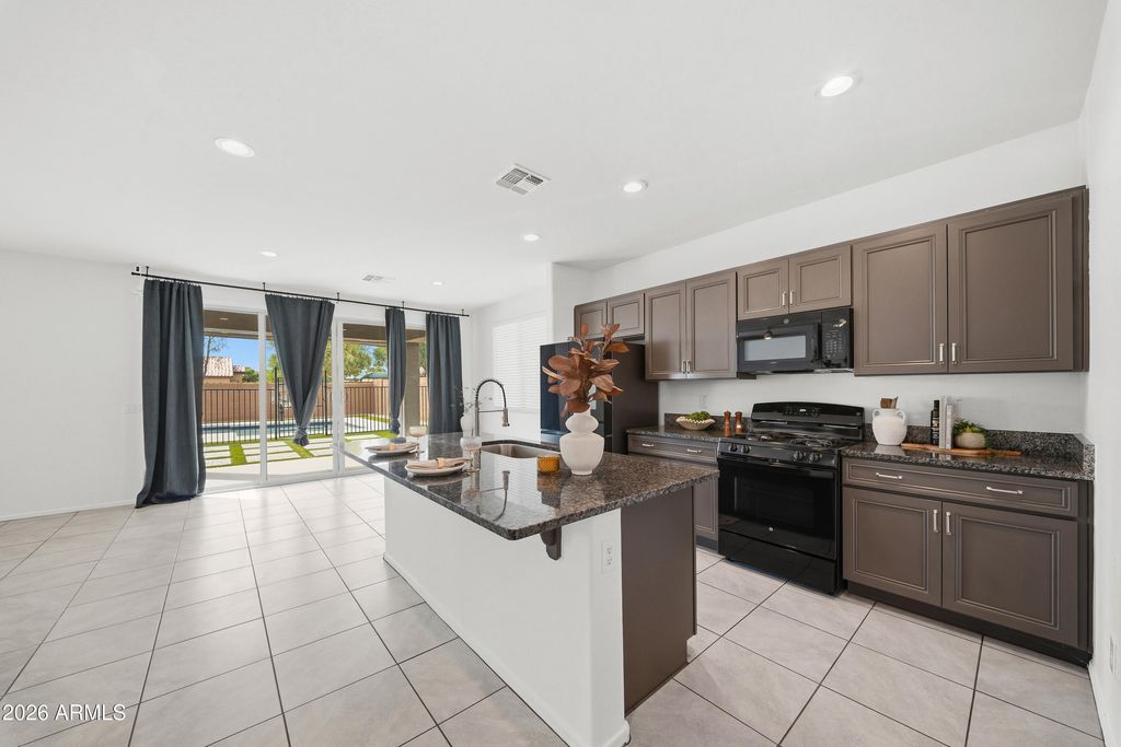 238 S 157TH Lane, Goodyear, AZ 85338 — photo 3