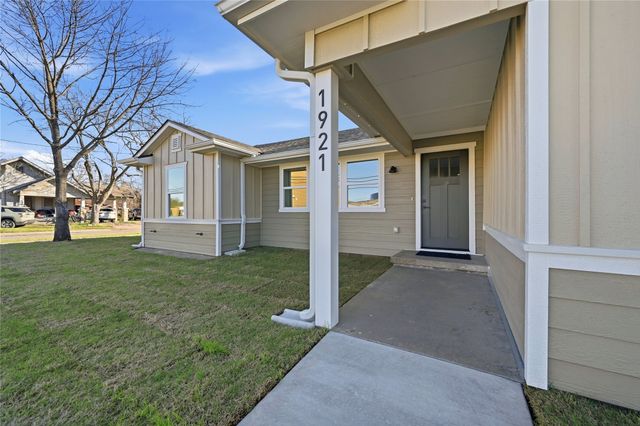 1921 N Woods Street, Sherman, TX 75092