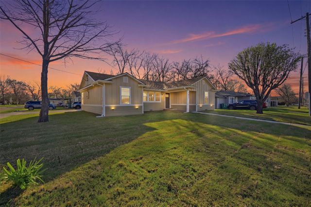 1921 N Woods Street, Sherman, TX 75092