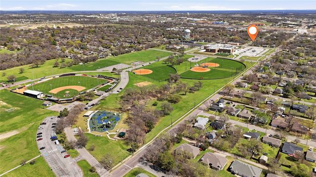 1921 N Woods Street, Sherman, TX 75092