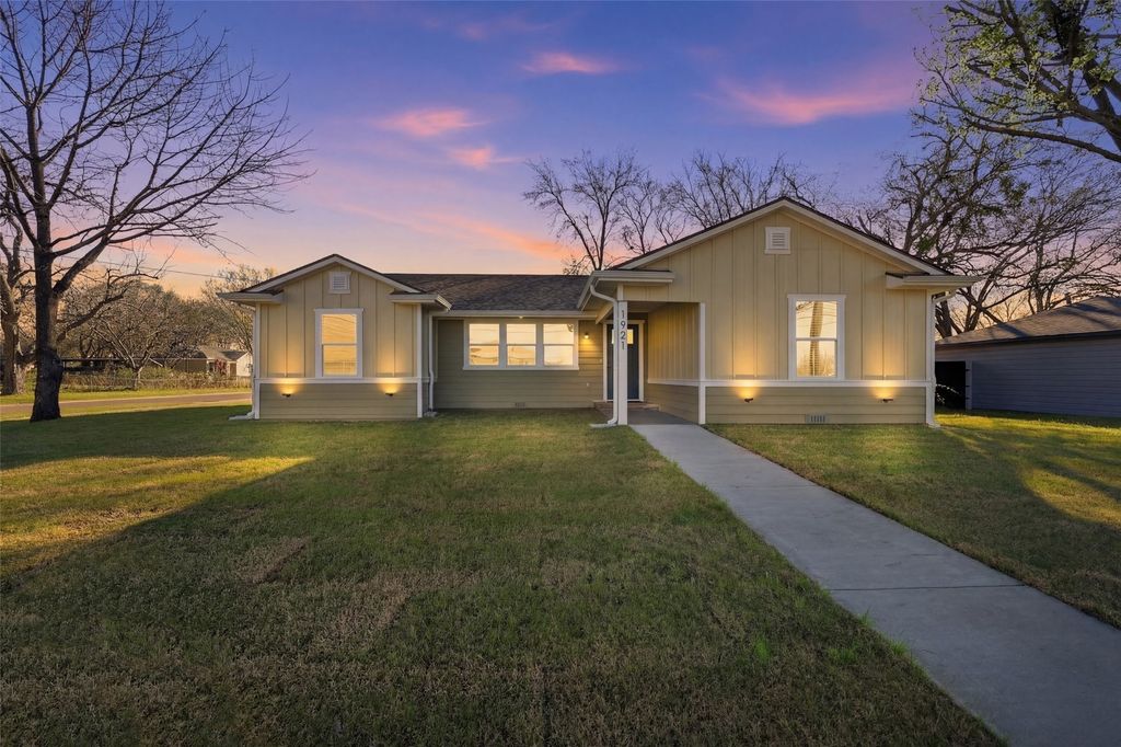 1921 N Woods Street, Sherman, TX 75092