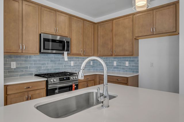 506 Charing Cross Dr, Lebanon, TN 37087