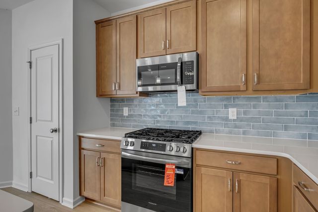 506 Charing Cross Dr, Lebanon, TN 37087