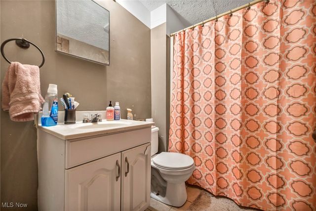 2033 Robin Street, Lakewood, OH 44107