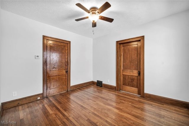 2033 Robin Street, Lakewood, OH 44107