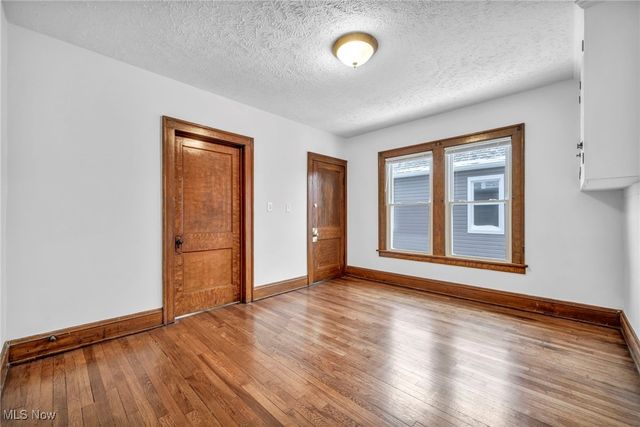 2033 Robin Street, Lakewood, OH 44107