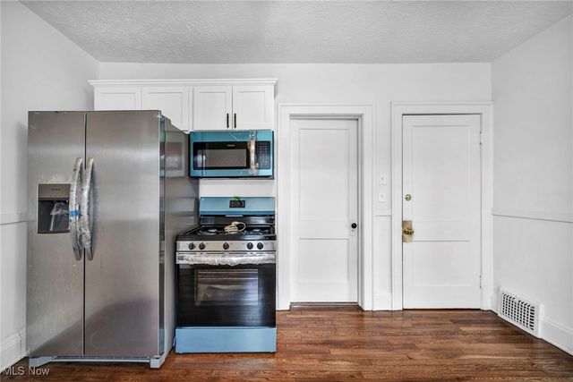 2033 Robin Street, Lakewood, OH 44107