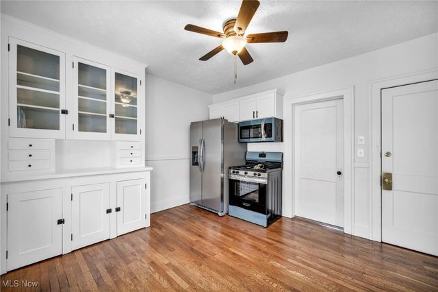 2033 Robin Street, Lakewood, OH 44107