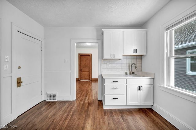 2033 Robin Street, Lakewood, OH 44107