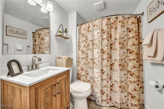 2033 Robin Street, Lakewood, OH 44107