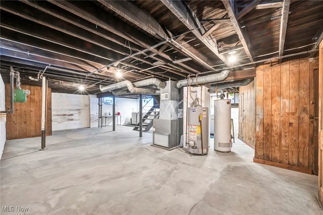 2033 Robin Street, Lakewood, OH 44107