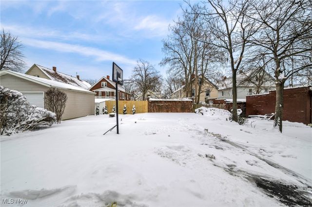 2033 Robin Street, Lakewood, OH 44107