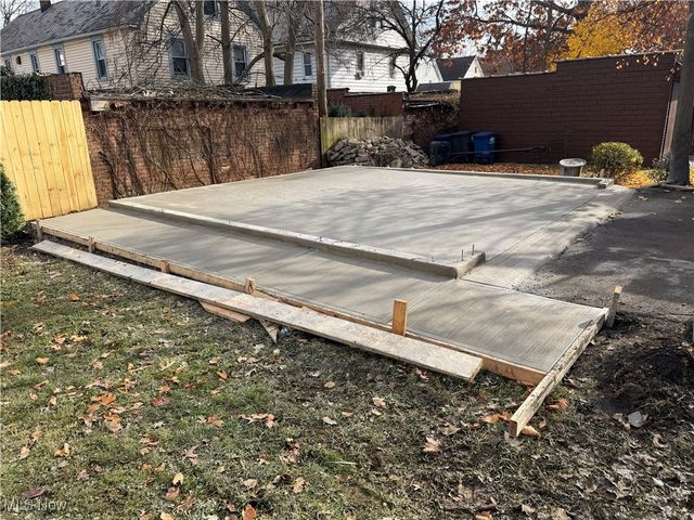 2033 Robin Street, Lakewood, OH 44107