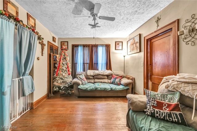 2033 Robin Street, Lakewood, OH 44107