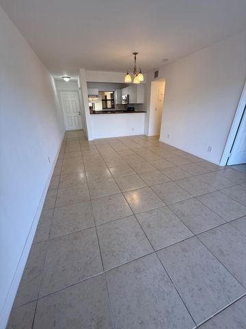 1515 Lake Crystal Drive B, West Palm Beach, FL 33411